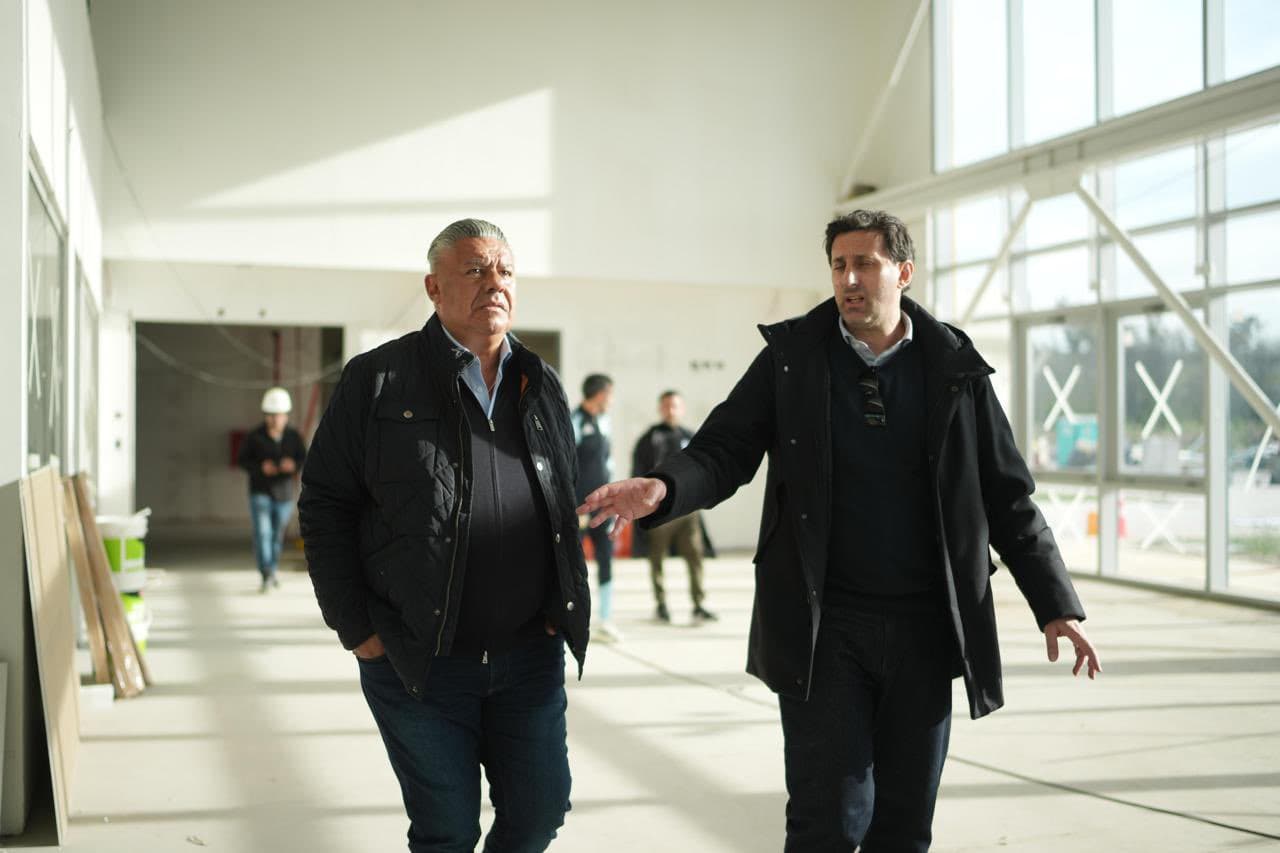 Chiqui Tapia y Milito en el Predio de Ezeiza: fuerte gesto político