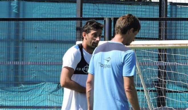 Facundo Sava y una fuerte banca a Diego Milito