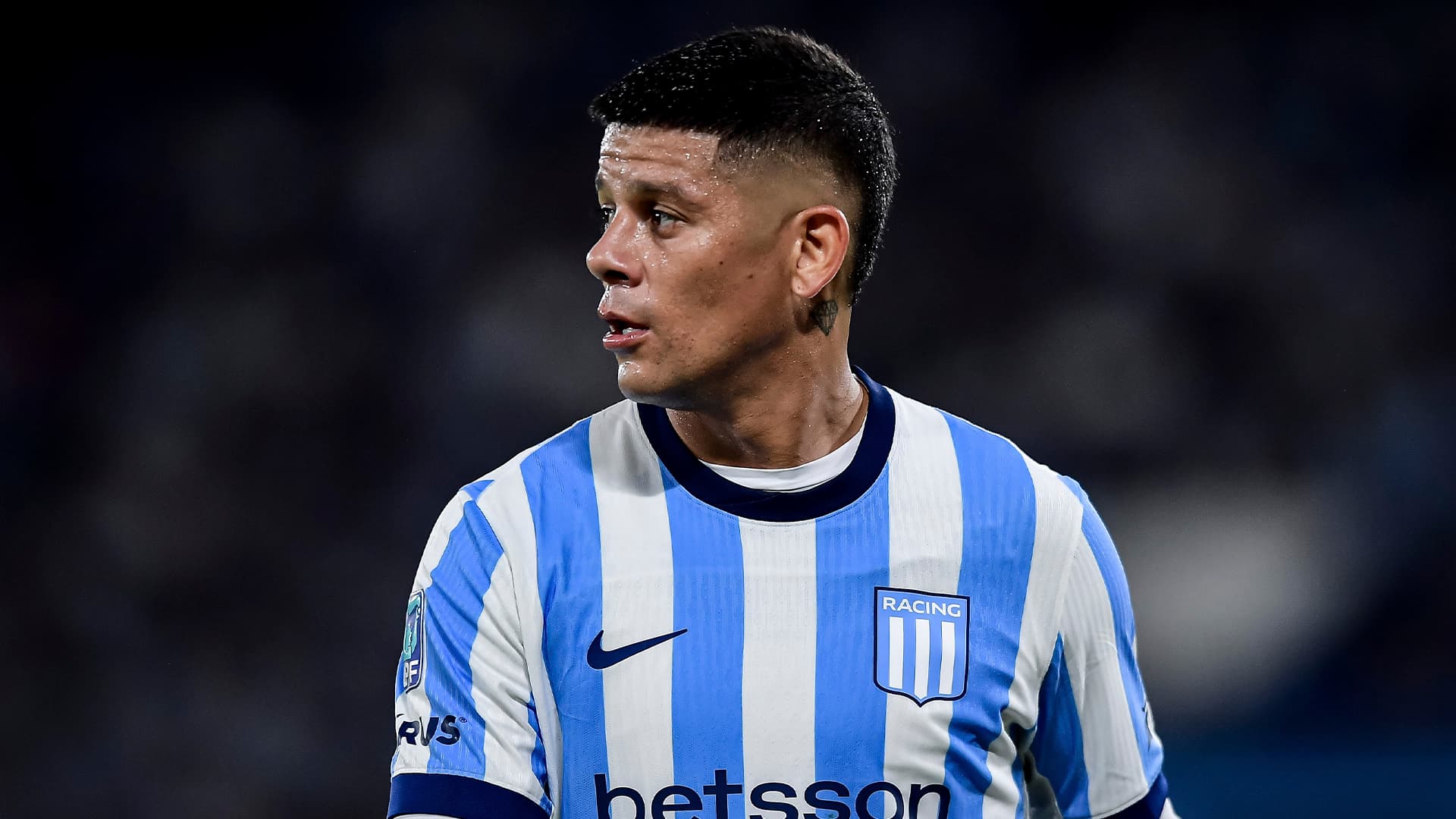 Estudiantes presiona y Racing no cede: ¿Qué pasa con el futuro de Marcos Rojo?