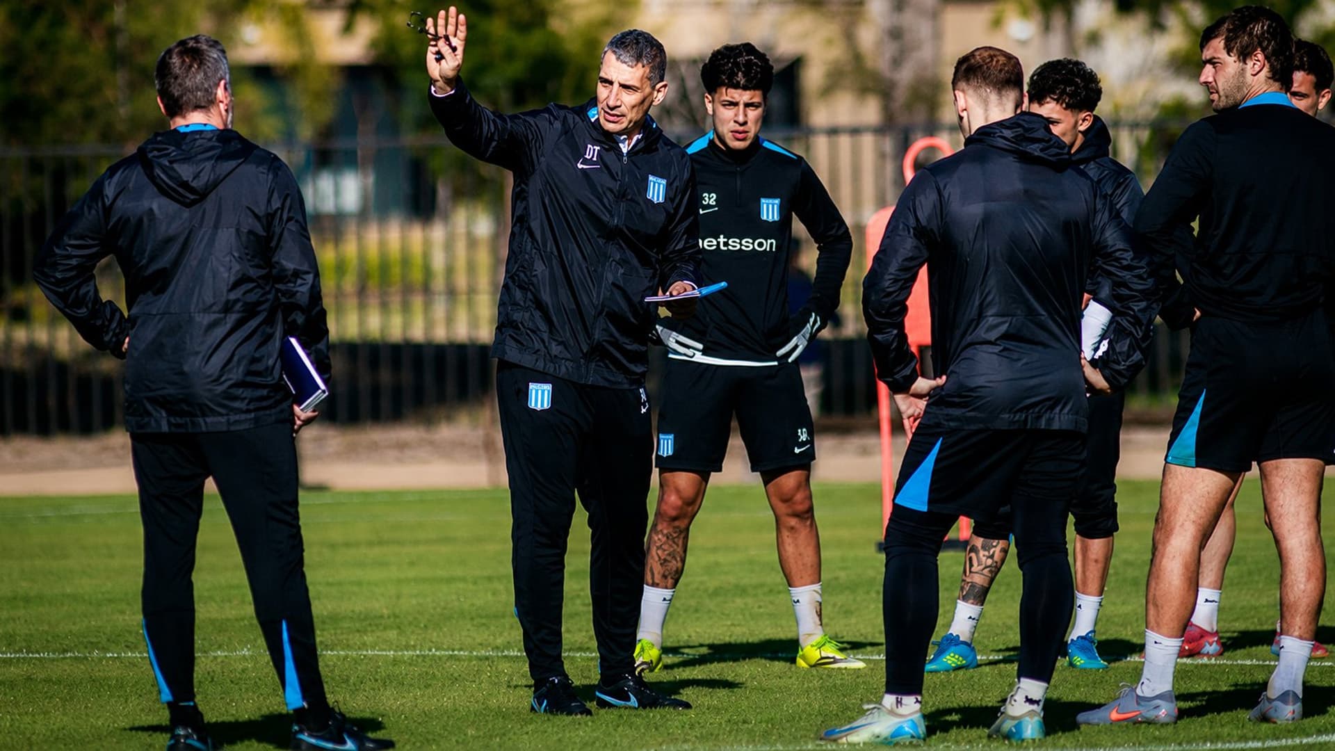 Vojvoda cambió el esquema para que Racing reciba a Sarmiento