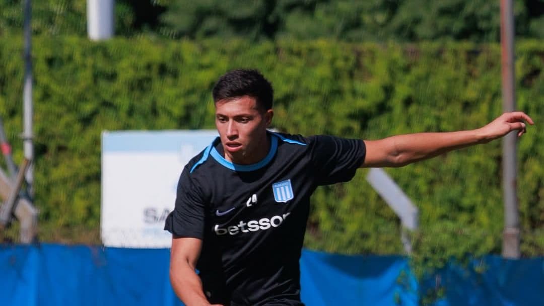 Chirola Romero le daría la titularidad de Racing a Toto Fernández