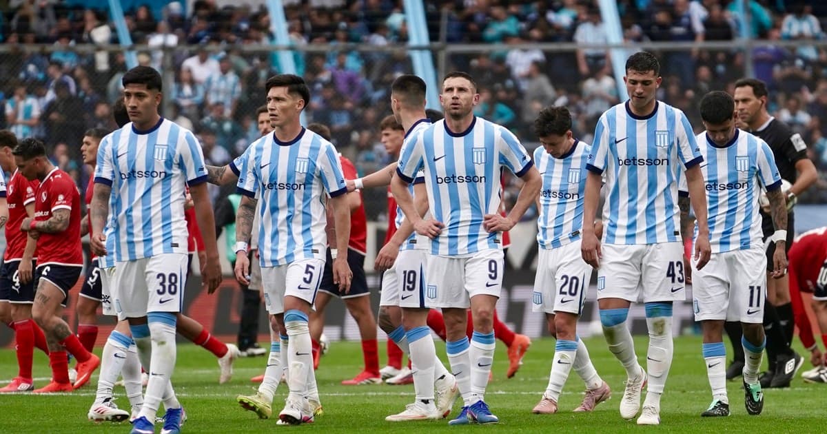 La hinchada de Racing estalló después del clásico: "Que se vayan todos" y cantos contra Milito